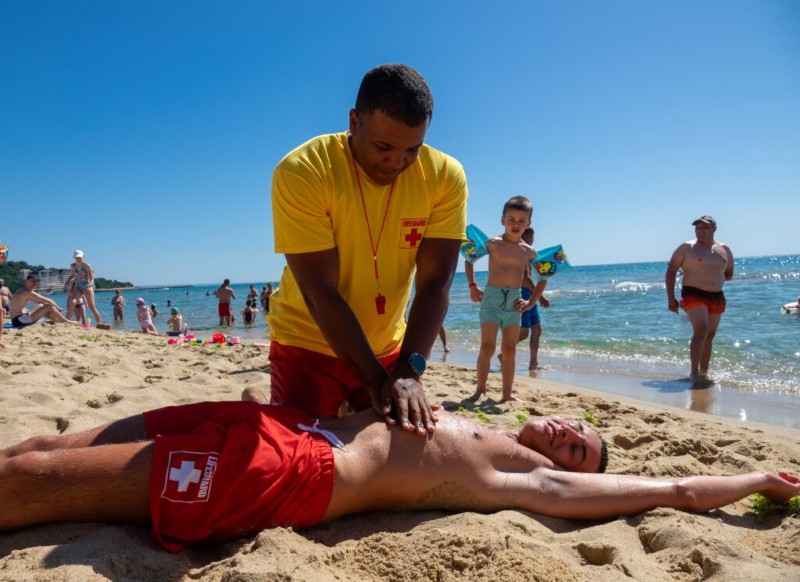 Albena 2026 spasiteli 2 Custom