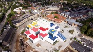 44E2837300000578-4940444-The striking 130 000 square foot building consists of 21 white b-a-4 1506939326460